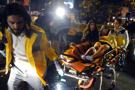 Террористы напали на ночной клуб в Стамбуле