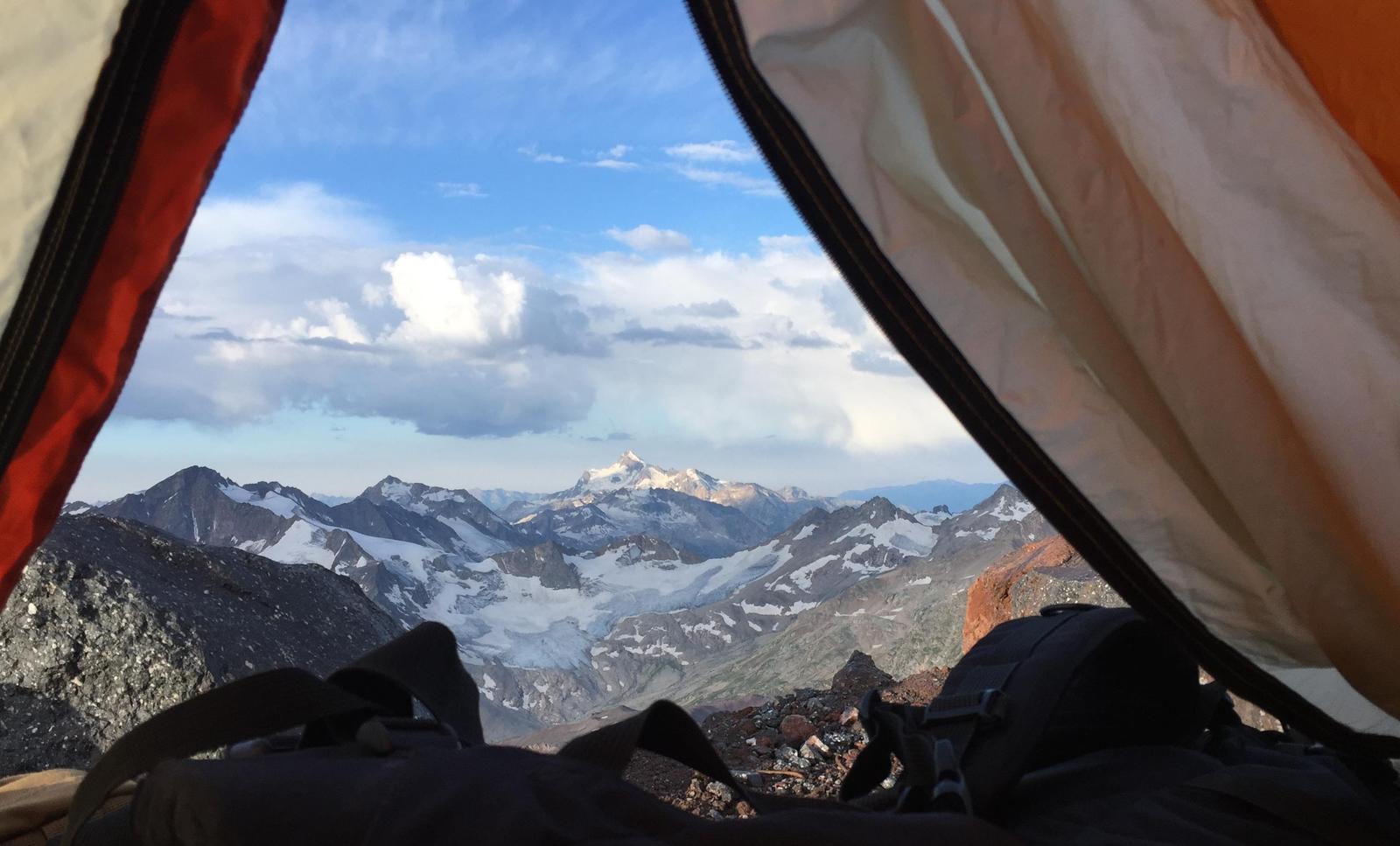 Палатка для ночевки в горах